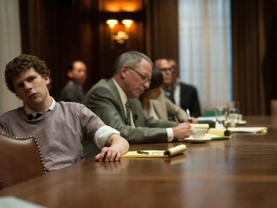 Ο Τζέσε Άιζενμπεργκ στο φιλμ "The S...