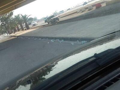 Σπαρμένη με... πλαστικά μπουκάλια νερού ...