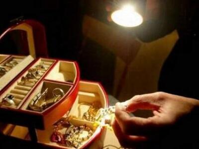 Ο κλέφτης ... εγκλωβίστηκε μέσα στο σπίτ...