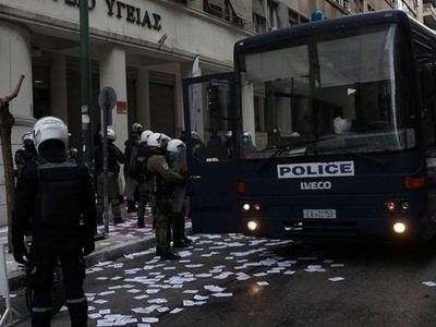 65 προσαγωγές για την πρωινή εισβολή συμ...
