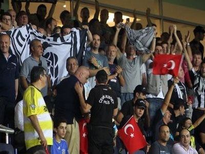 Επεισόδια πριν την έναρξη του αγώνα Φενέ...