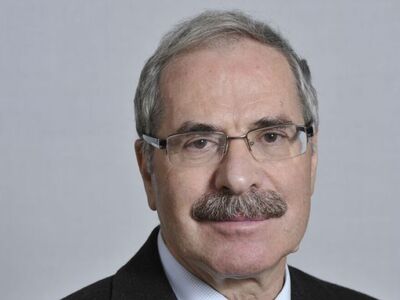 Ο Καθηγητής γλωσσολογίας του Πανεπιστημί...