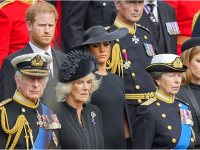 Φήμες στο Παλάτι: Ο βασιλιάς Κάρολος θέλ...