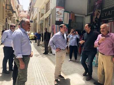 Αλέξης Τσίπρας: Βόλτα στο κέντρο της Αθήνας