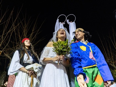 Ο γάμος του Καραγκιόζη μέσα από 40 φωτογ...