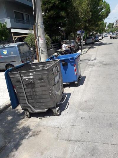 Φωτ. από τους κάδους στο Παλαιό Φάληρο. ...