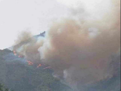 Φωτιά στο Αίγιο: Συναγερμός από αναζωπύρ...