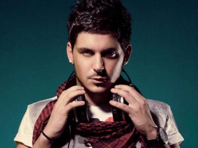 O νεαρός τραγουδιστής και στιχουργός Sta...