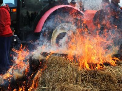 Στα μπλόκα αποφασίζουν σήμερα για τον αγ...
