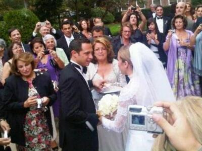 Λαμπερός ο γάμος της Καλομοίρας. Δείτε π...