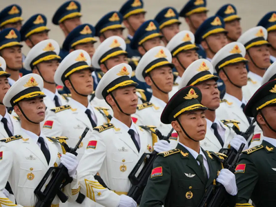 Η Κίνα επιδεικνύει τη στρατιωτική της ισ...