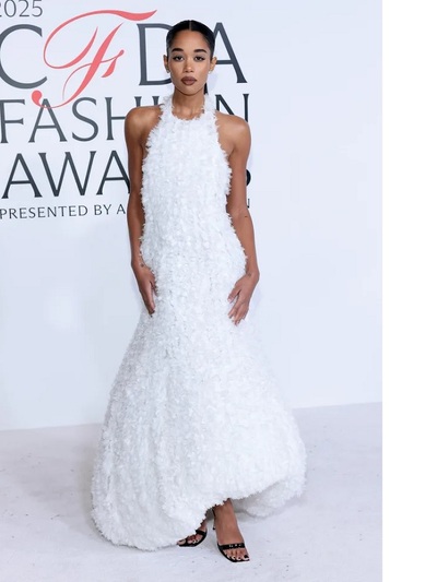 Λόρα Χαριέρ με Diotima