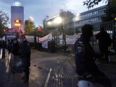 Έτσι μπήκαν τα ΜΑΤ στην ΕΡΤ - Η συγκλονι...