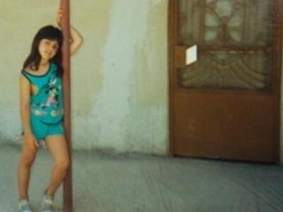 Μια σταρ ποζάρει στην Καρδίτσα- Την αναγνωρίζετε;