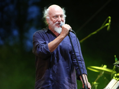 Όταν ο Διονύσης Σαββόπουλος είχε φιλοξεν...