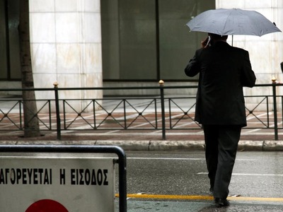 Συννεφιά και βροχές, αλλά όχι κρύο