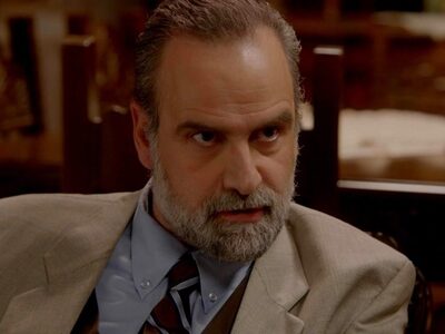 Άγιος έρωτας: Ο Παύλος σκηνοθετεί τη δολ...