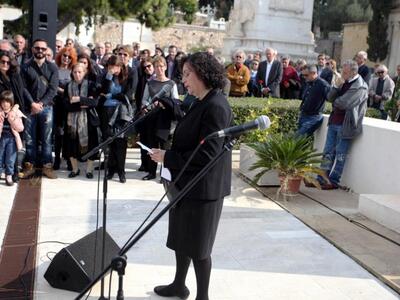 Το τελευταίο αντίο της Νάντιας Βαλαβάνη ...