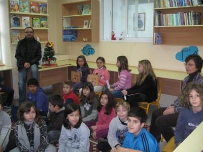 Ο συγγραφέας συνομίλησε με τους μικρούς ...