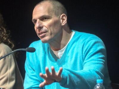 Ο Γιάννης Βαρουφάκης απαντά για Παππά κα...