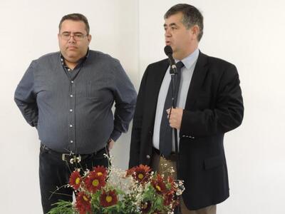 Ο πρόεδρος του συλλόγου με τον περιφερει...