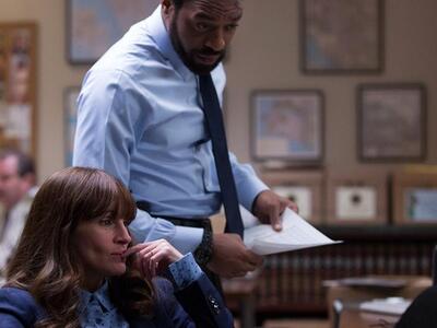 Αμακιγιάριστη και ψιλοαγνώριστη η Τζούλι...