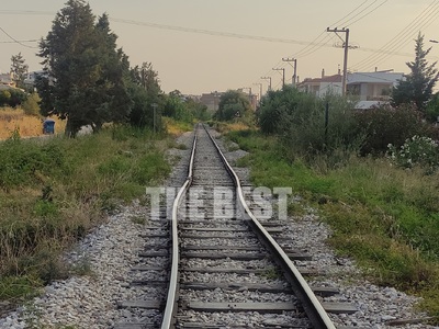 Πάτρα: Ο καύσωνας λύγισε και τα σίδερα τ...