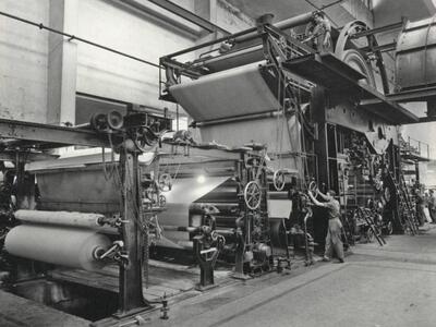 Πάτρα: Η Χαρτοποιϊα Λαδόπουλου σε πλήρη....