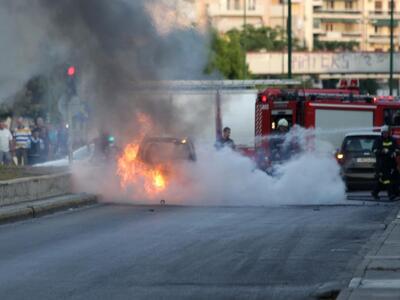 Πάτρα: Στις φλόγες τυλίχθηκε αυτοκίνητο ...