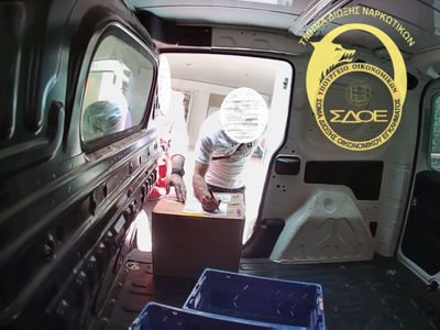 Στέλεχος του ΣΔΟΕ παρίστανε τον κούριερ ...