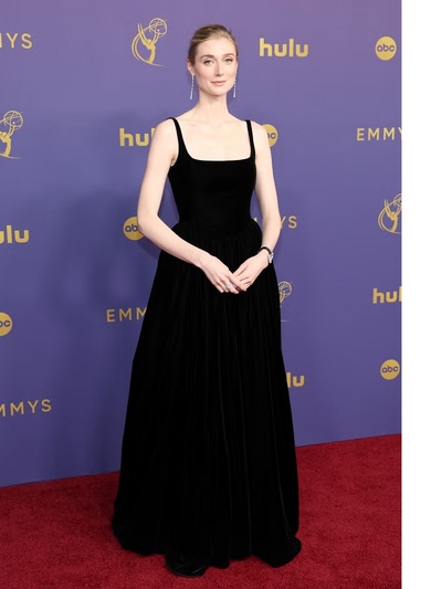 Η Ελίζαμπεθ Ντεμπίκι στα Emmys απέδειξε ...