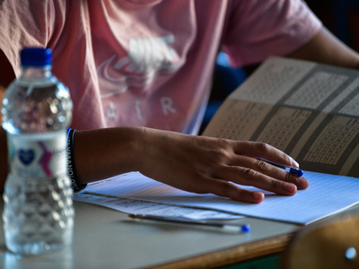 Πανελλήνιες: Πήγε να δώσει χημεία, έγραφ...