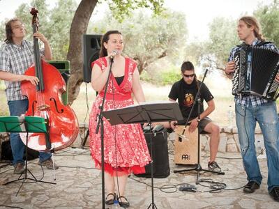 Το συγκρότημα tangoramenoi είχε αναλάβει...