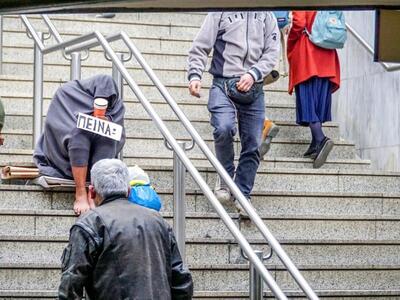 Πώς τα κυκλώματα επαιτείας, εκμεταλλεύον...