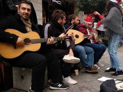Γιορτινό κλίμα στην Πάτρα - Τα Χριστούγε...