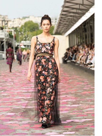 To φόρεμα όπως είχε παρουσιαστεί στην πασαρέλα