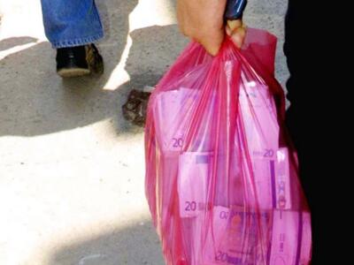 Κρατούν στο...σεντούκι "μασούρια&qu...