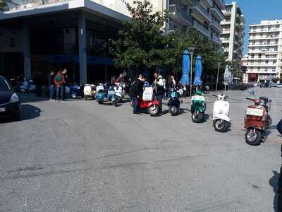 Η Πάτρα γέμισε... "Σφήκες" - Β...