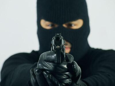 Μπαράζ ληστειών σε πεζούς κατά τη διάρκε...