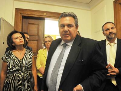 Καμμένος: «Έχουμε πόλεμο, όποιος δεν αντ...