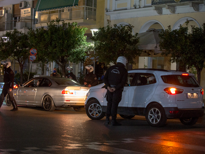 Κορωνοϊός: "Βροχή" τα χριστουγ...