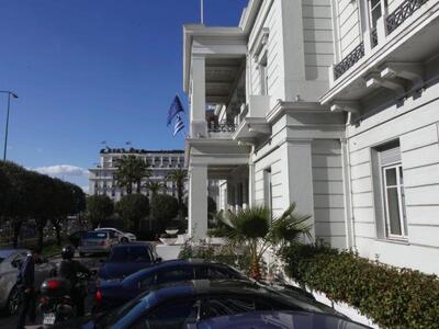 "Λιώνουν" στις υπερωρίες οι ερ...