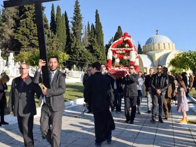 Πάτρα: Η περιφορά του επιταφίου στο Α' Δ...