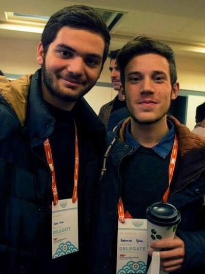 Ο Βαλεντίνος Τζέκας (στα δεξιά)