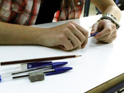 Πανελλήνιες 2013: Οι λύσεις στο μάθημα Λ...