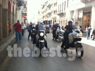 "Σύντροφοι, ώρα να τους σβήσουμε μι...