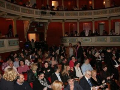 Απόψε στο Δημοτικό θέατρο Απόλλων της Πά...