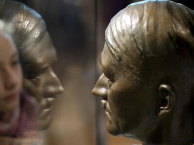 Στο σφυρί τα... σεντόνια του Χίτλερ