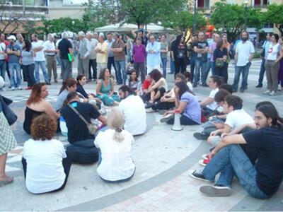 Μαζεύουν υπογραφές οι Αγανακτισμένοι του Αγρινίου