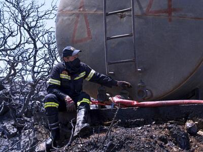 Υπό έλεγχο η φωτιά στο δάσος στην Αχλαδι...